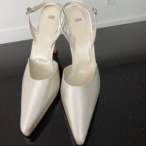 Vera Wang Vintage Bridal White Satin Pumps Size 9